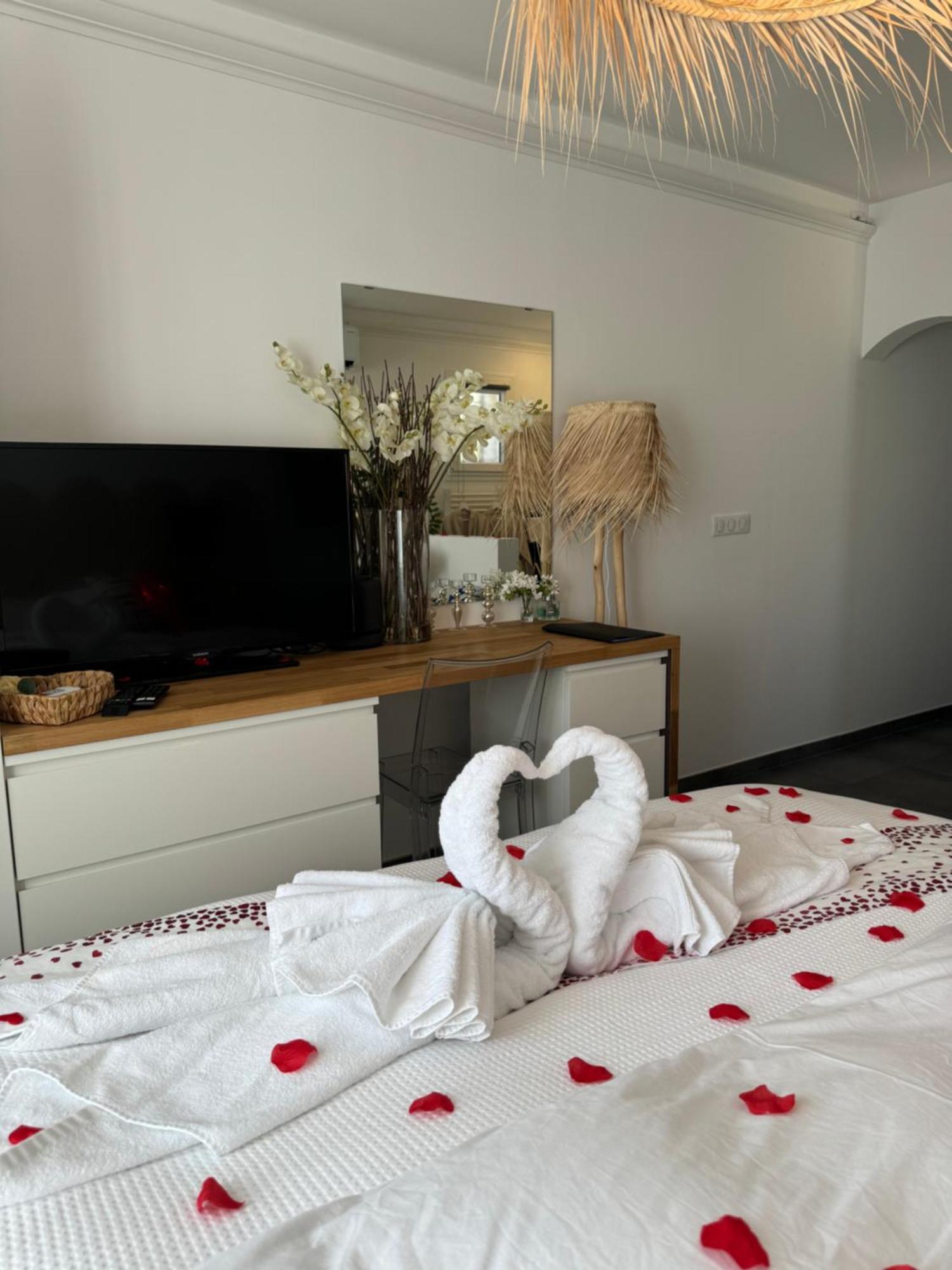 Casa Amor & Spa, Appartement Suite Jacuzzi & Piscine Chauffee Montfort-sur-Argens Εξωτερικό φωτογραφία